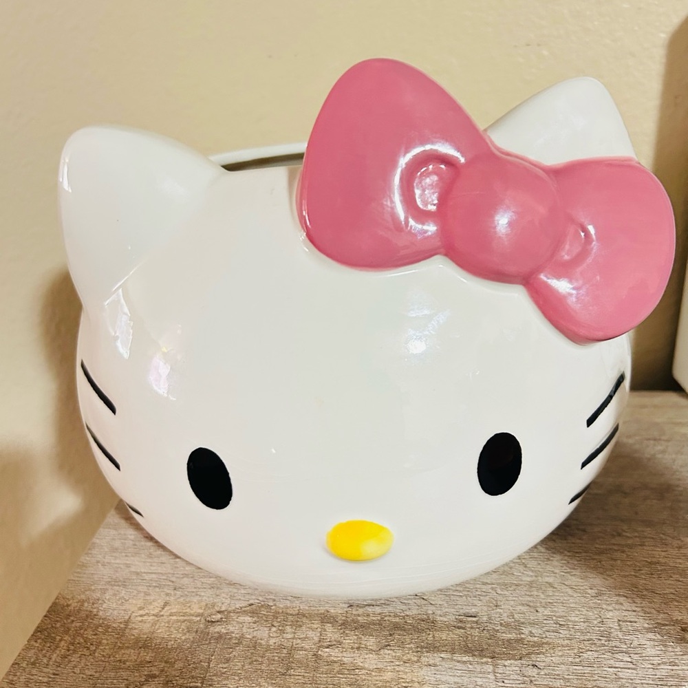 Hello Kitty Ceramic Vase or Planter with Pink 🎀